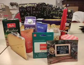 Kerstpakketten uitgedeeld in Bergen en Bergen aan Zee