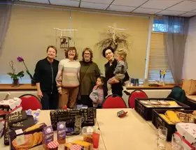 Kerstpakketten uitgedeeld in Bergen en Bergen aan Zee