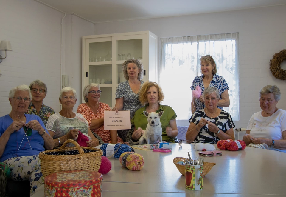 Breiclub De Kimme breit voor een goed doel