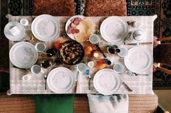 Aanschuiftafel Egmond aan den Hoef zoekt vrijwilligers