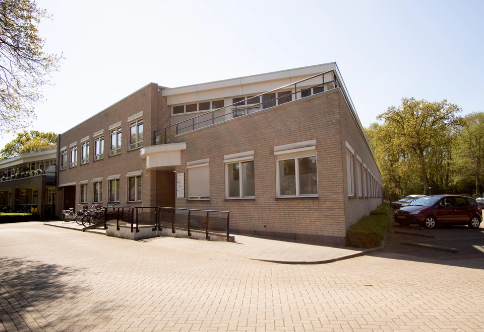 Ingang aan de achterzijde van de Sanderij